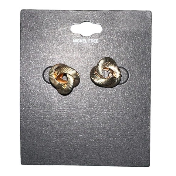 Jewelry - NWT Gold Knot Earrings​​